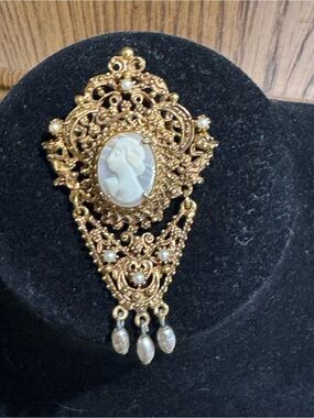 Vintage Victorian Florenza Cameo Pearl Drop Brooch